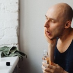 Koniec z pieczeniem i krostkami: jak szybko uspokoić skórę po goleniu?