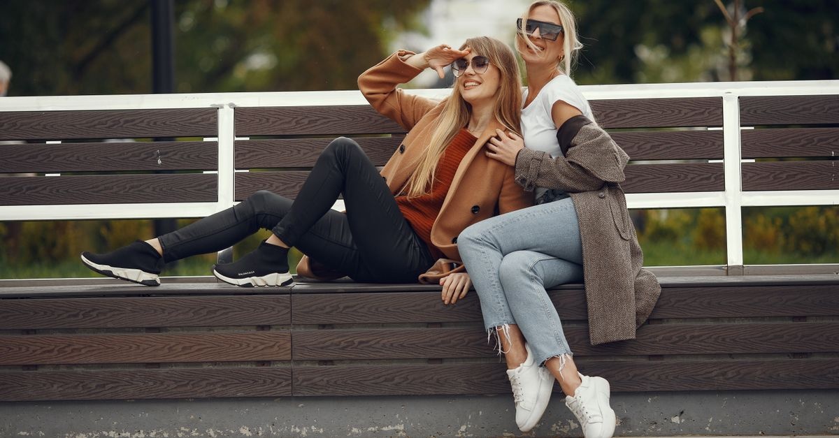 Casual bez chaosu: jak zbudować garderobę, która zawsze działa