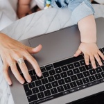Mama i praca w duecie: sprawdzone sposoby na pogodzenie macierzyństwa z karierą bez poczucia winy