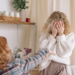 Jak rozbroić rodzinne napięcia: 7 sposobów na zgodę z teściową bez stresu